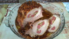 Lombo de porco recheado com linguiça e azeitonas