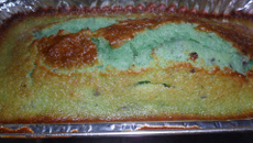Bolo de cenoura com uvas passas