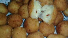 Bolinha de queijo sem massa