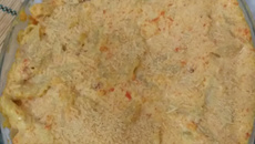 Macarrão com calabresa e creme de cenoura