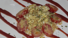 Farofa de ovos com tomate cereja