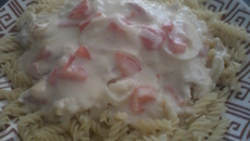 Macarrão com requeijão e creme de leite