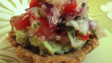 Tortinha de grão-de-bico e guacamole