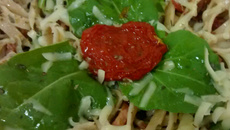 Macarrão tomate seco e rúcula
