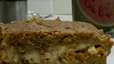 Torta integral com recheio de cenoura e queijo branco