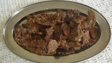 Carne chinesa acebolada