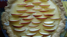 Torta de maçã com calda de laranja