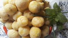 Bolinho de fruta pão com bacalhau