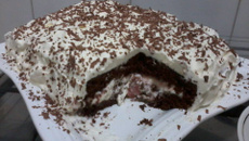 Bolo trufado com gotas de chocolate