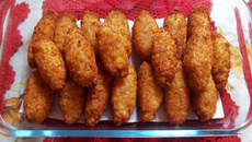 Bolinho de arroz com queijo ralado