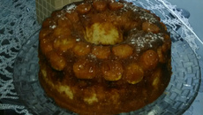 Bolo caramelizado de banana