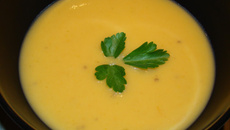 Creme de legumes gelado para os dias quentes