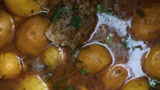 Frango caipira com pequi