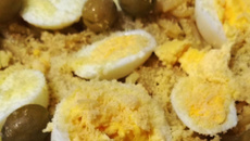 Espaguete com linguiça calabresa no molho