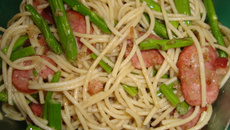 Macarrão com aspargos