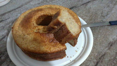 Bolo fofinho de banana com iogurte