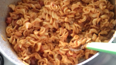 Macarrão com linguiça e salsicha