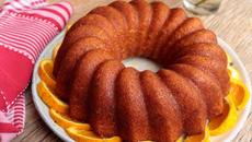 Bolo de limão e laranja com camomila