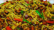 Macarrão com molho de lombo defumado e bacon