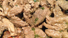 Bifes  ao molho de shoyo e curry