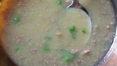 Sopa de batata de caneca