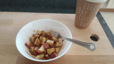 Maçã assada no micro-ondas