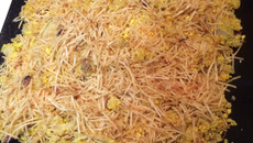 Farofa de banana da terra com batata palha