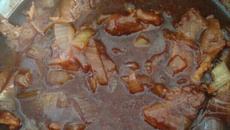 Carne acebolada chinesa