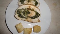 Enroladinho de frango com ricota e espinafre