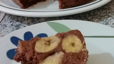 Bolo vegano sem ovo, de banana e chocolate 