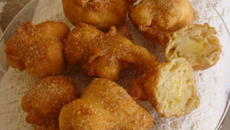 Bolinho de chuva com recheio de banana