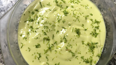 Mousse de abacate com limão