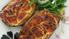 Berinjela recheada com queijo