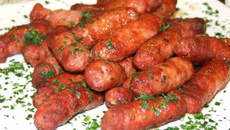 Salsichão dourado de panela de pressão