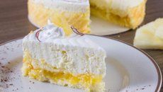 Bolo de abacaxi com creme