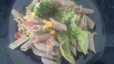 Macarrão integral com brócolis