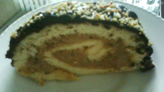 Rocambole de doce de leite e chocolate