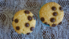 Cupcake de laranja com gotas de chocolate