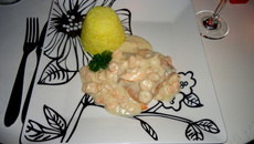 Salmão ao molho branco de camarão