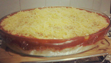 Macarrão ao molho de tomate e molho branco