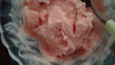 Sorvete de pudim de morango prático