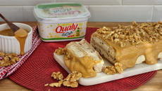 Torta cremosa de nozes e doce de leite 