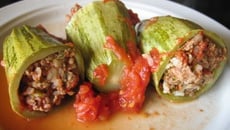 Abobrinha recheada com proteína de soja