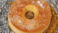 Pudim de doce de leite e leite em pó