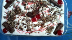 Torta de bis com sorvete de chocolate branco