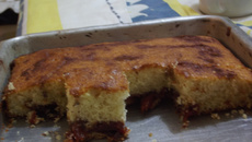 Bolo prático com goiabada e canela