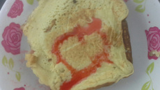 Panqueca doce e leve com recheio de sorvete