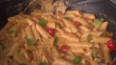 Macarrão com molho de cogumelos e tomates