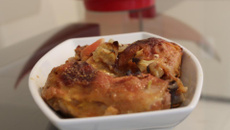 Frango suculento na cerveja com creme de cebola