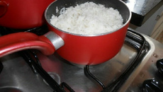 Arroz branco ao alho e óleo